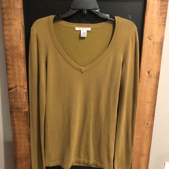 Women’s Cabi Sweater size small - Picture 2 of 2